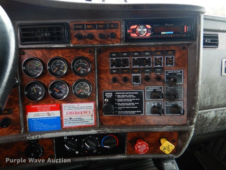 image for item HX9182 2002 Kenworth T800  semi truck