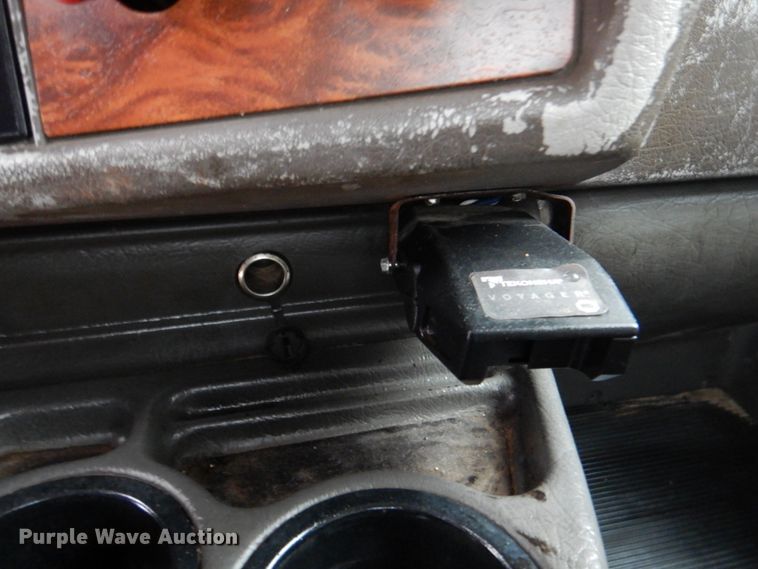 image for item HX9182 2002 Kenworth T800  semi truck