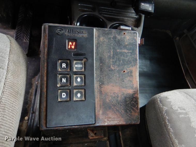 image for item HX9182 2002 Kenworth T800  semi truck