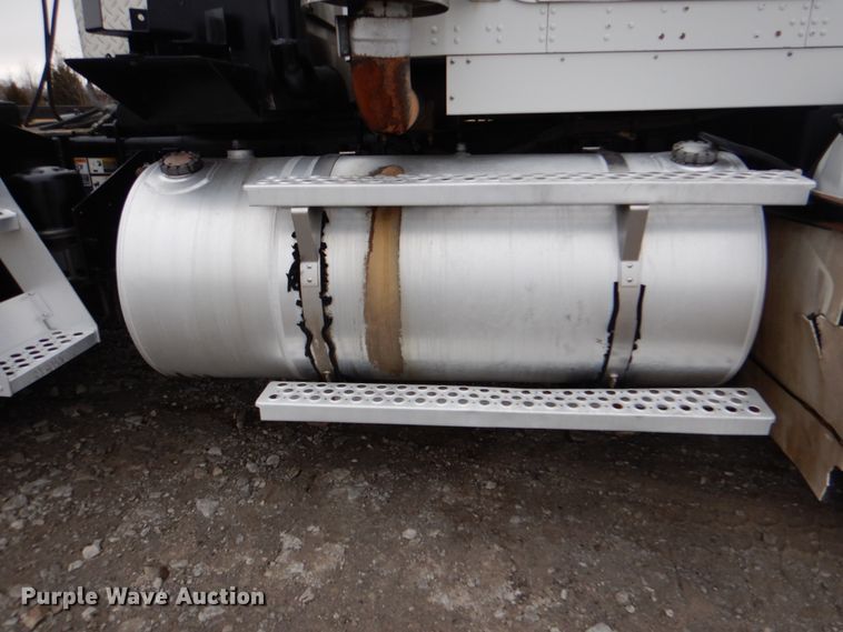 image for item HX9182 2002 Kenworth T800  semi truck