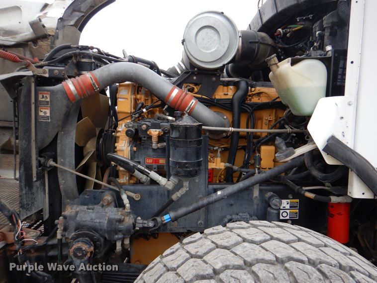 image for item HX9182 2002 Kenworth T800  semi truck