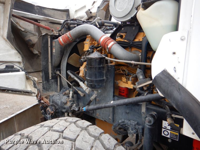 image for item HX9182 2002 Kenworth T800  semi truck