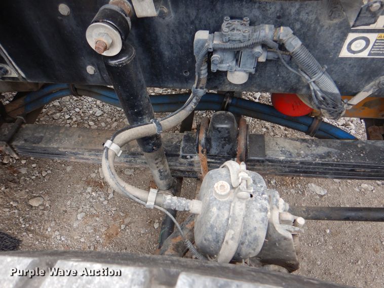 image for item HX9182 2002 Kenworth T800  semi truck