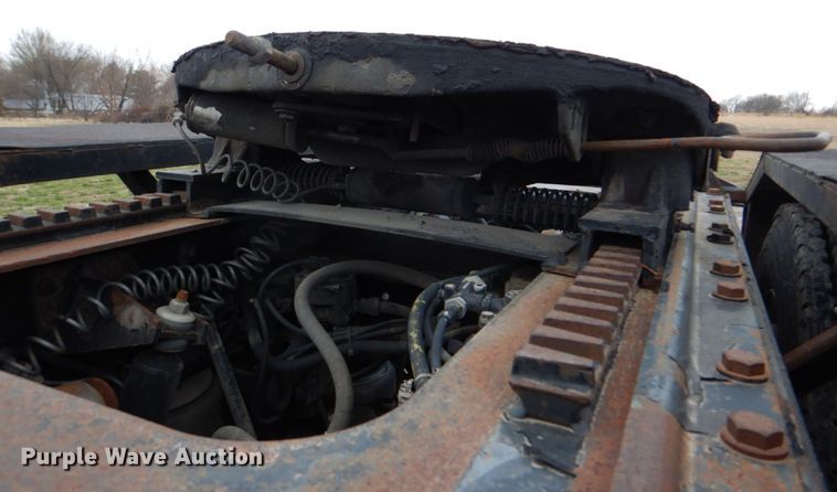 image for item HX9182 2002 Kenworth T800  semi truck