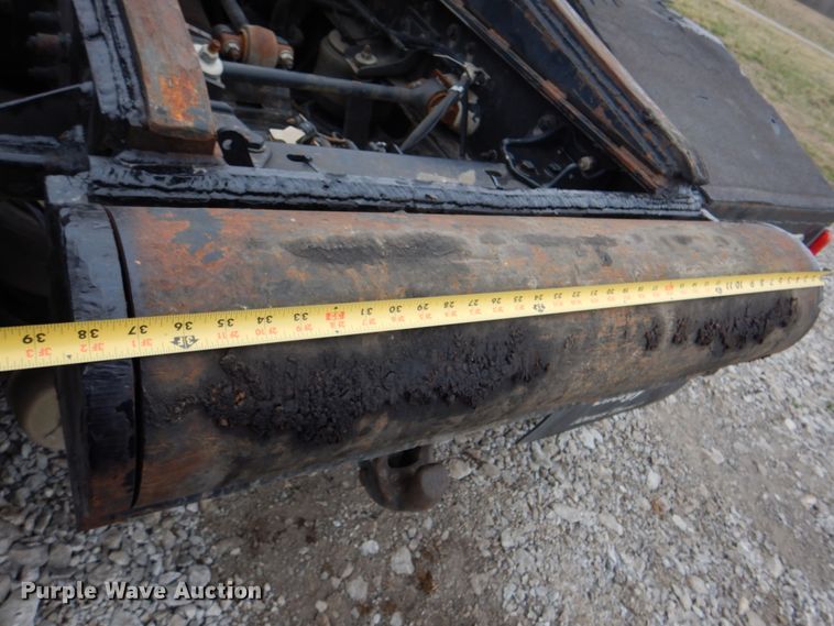 image for item HX9182 2002 Kenworth T800  semi truck