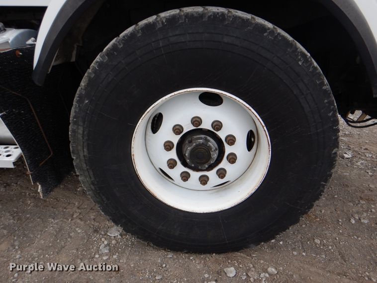 image for item HX9182 2002 Kenworth T800  semi truck