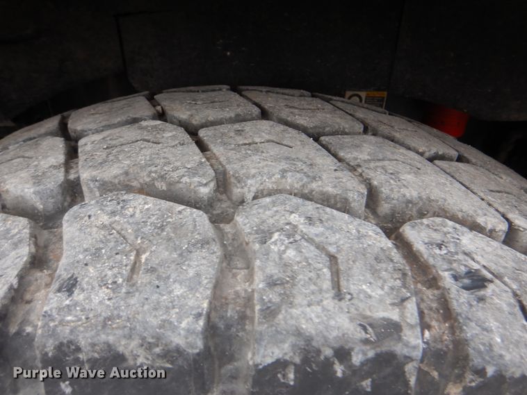 image for item HX9182 2002 Kenworth T800  semi truck