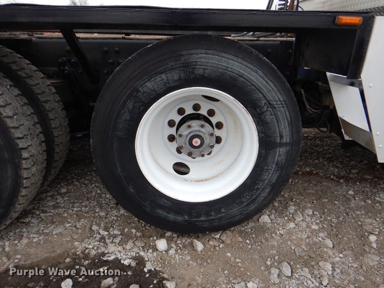 image for item HX9182 2002 Kenworth T800  semi truck