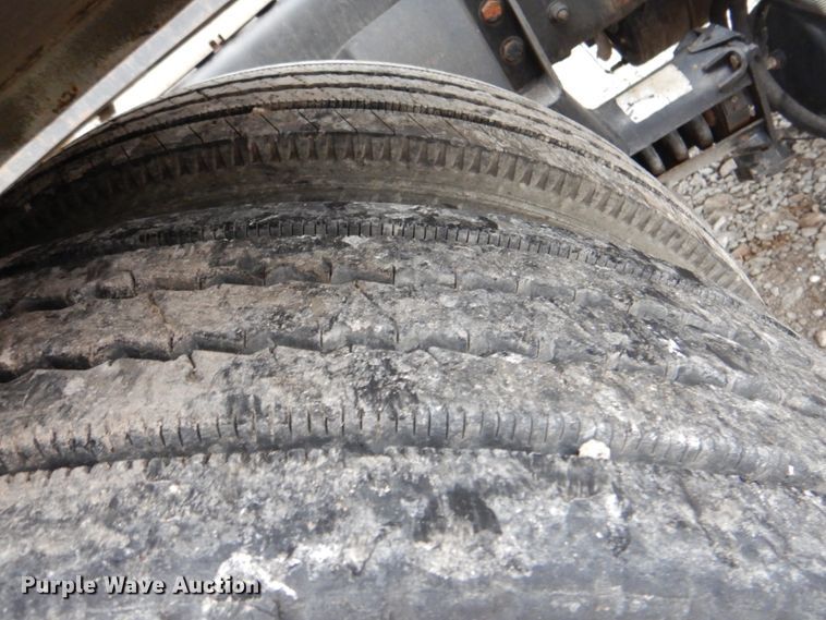 image for item HX9182 2002 Kenworth T800  semi truck