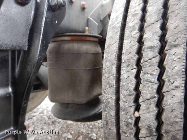 image for item HX9182 2002 Kenworth T800  semi truck