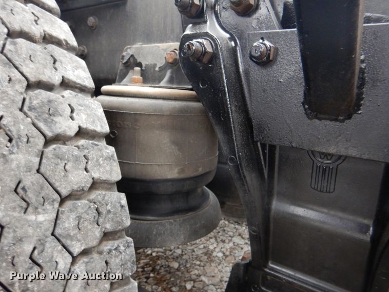 image for item HX9182 2002 Kenworth T800  semi truck