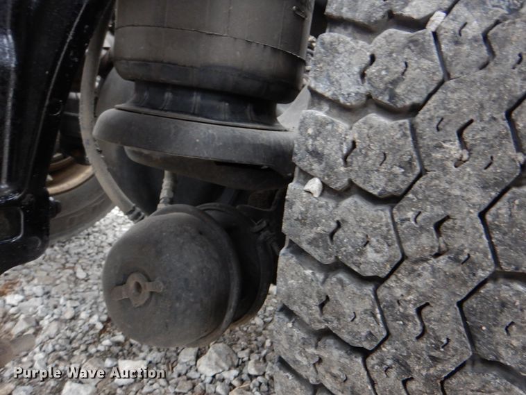 image for item HX9182 2002 Kenworth T800  semi truck