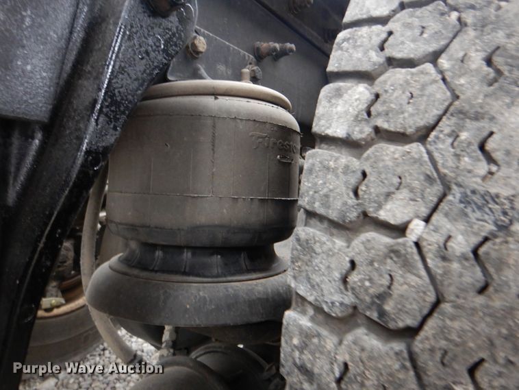 image for item HX9182 2002 Kenworth T800  semi truck