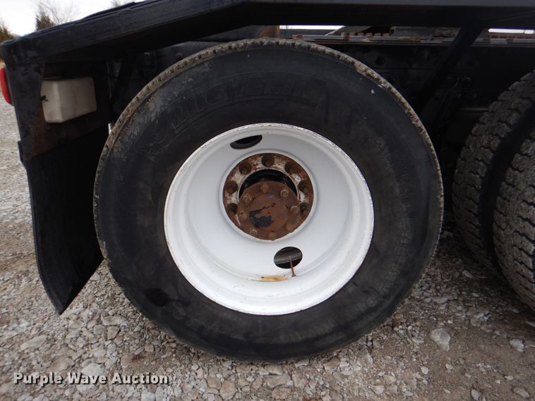 image for item HX9182 2002 Kenworth T800  semi truck