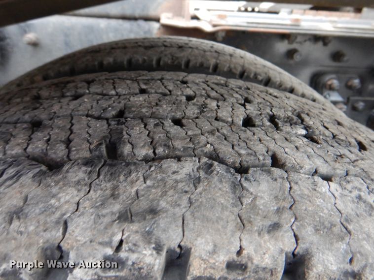 image for item HX9182 2002 Kenworth T800  semi truck