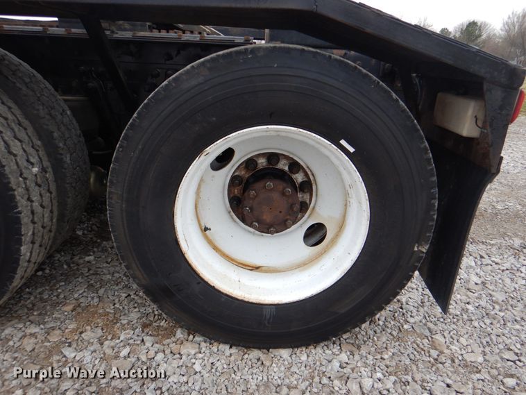 image for item HX9182 2002 Kenworth T800  semi truck