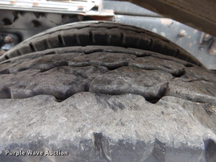 image for item HX9182 2002 Kenworth T800  semi truck