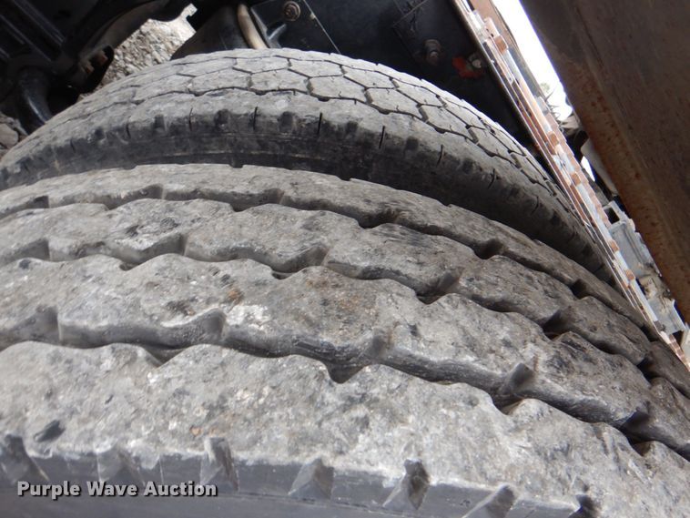 image for item HX9182 2002 Kenworth T800  semi truck