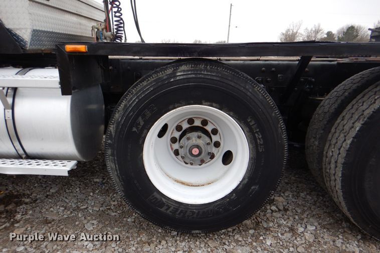 image for item HX9182 2002 Kenworth T800  semi truck