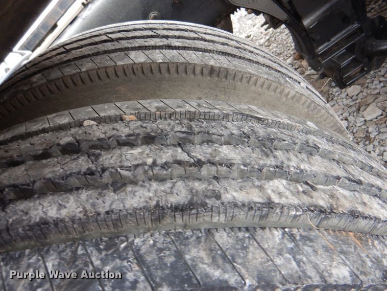 image for item HX9182 2002 Kenworth T800  semi truck