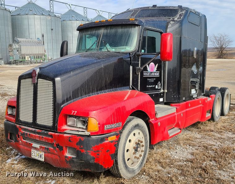 image for item IA9294 2004 Kenworth T600  semi truck