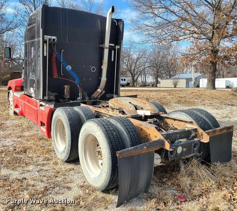 image for item IA9294 2004 Kenworth T600  semi truck