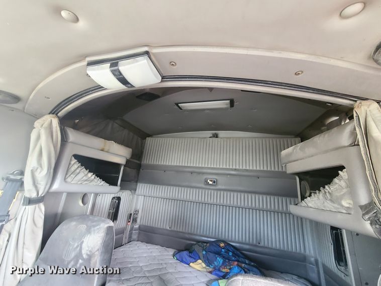 image for item IA9294 2004 Kenworth T600  semi truck