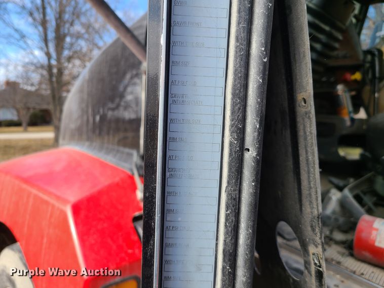 image for item IA9294 2004 Kenworth T600  semi truck