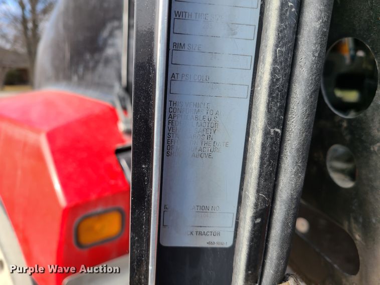 image for item IA9294 2004 Kenworth T600  semi truck