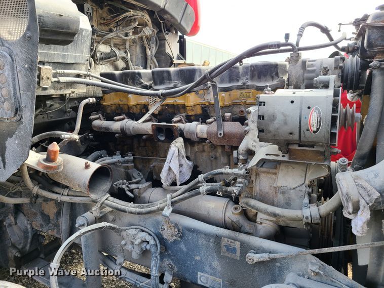 image for item IA9294 2004 Kenworth T600  semi truck