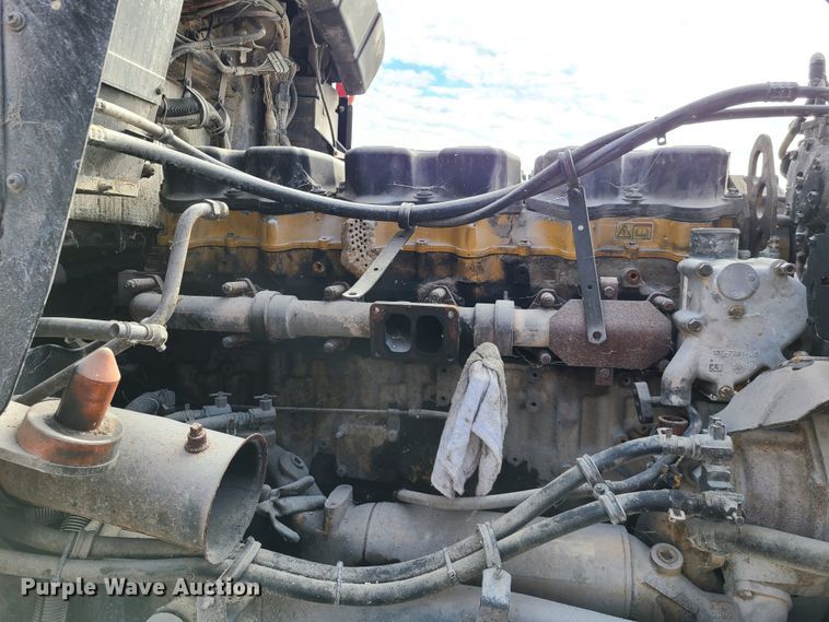 image for item IA9294 2004 Kenworth T600  semi truck