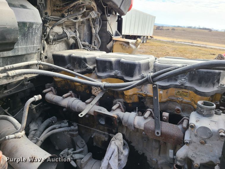 image for item IA9294 2004 Kenworth T600  semi truck