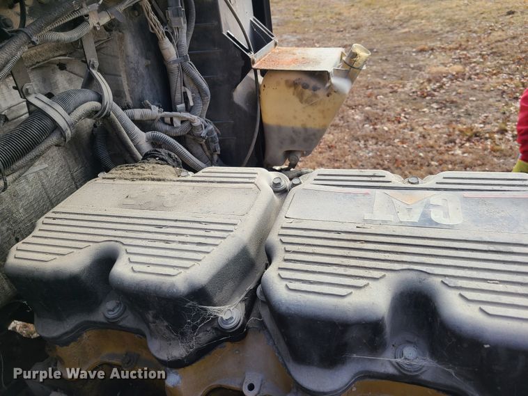 image for item IA9294 2004 Kenworth T600  semi truck