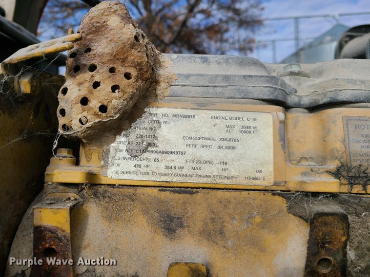 image for item IA9294 2004 Kenworth T600  semi truck