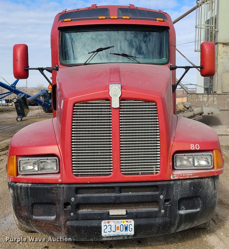 image for item IA9296 1997 Kenworth T600  semi truck