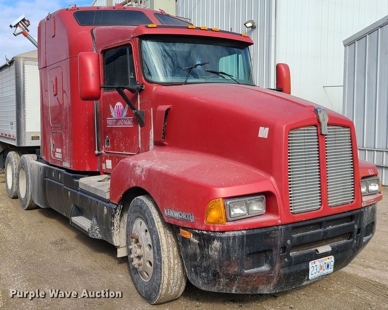 image for item IA9296 1997 Kenworth T600  semi truck