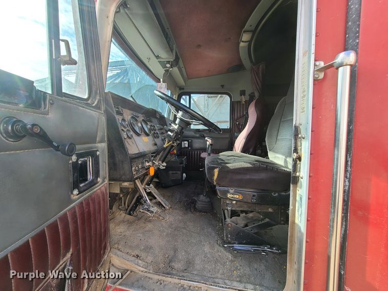 image for item IA9296 1997 Kenworth T600  semi truck