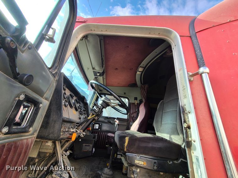 image for item IA9296 1997 Kenworth T600  semi truck