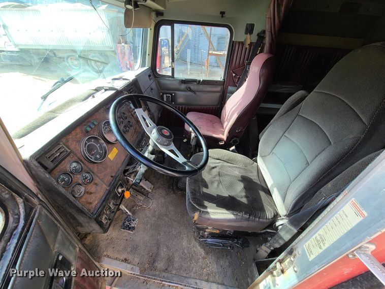 image for item IA9296 1997 Kenworth T600  semi truck