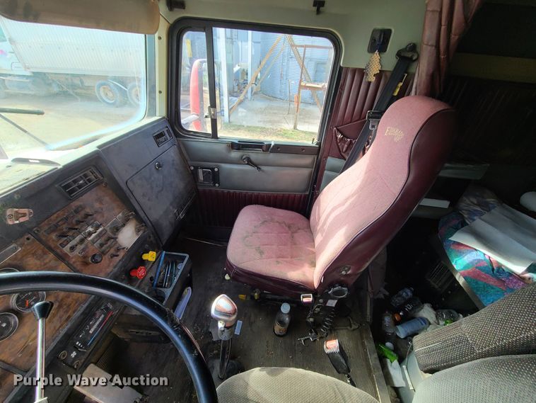 image for item IA9296 1997 Kenworth T600  semi truck