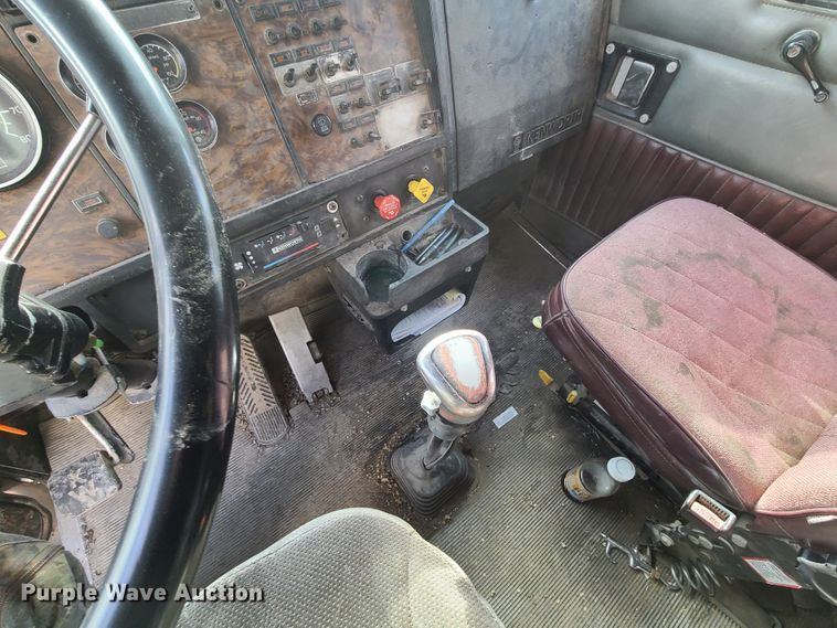 image for item IA9296 1997 Kenworth T600  semi truck