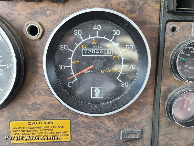 image for item IA9296 1997 Kenworth T600  semi truck