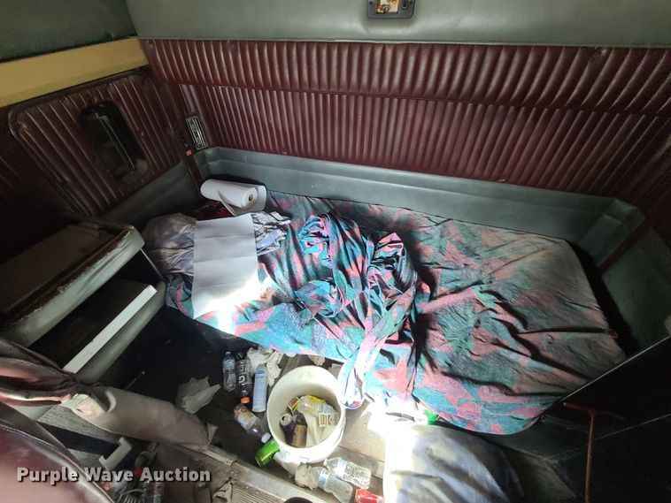 image for item IA9296 1997 Kenworth T600  semi truck