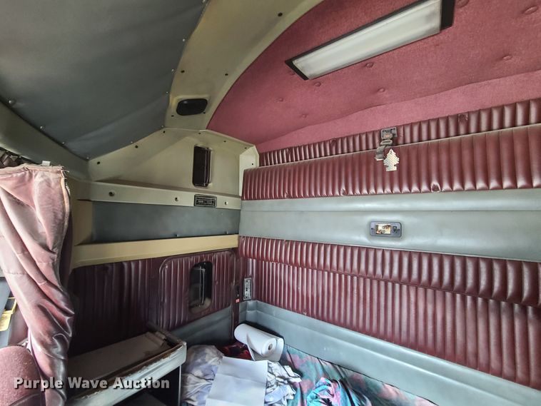 image for item IA9296 1997 Kenworth T600  semi truck