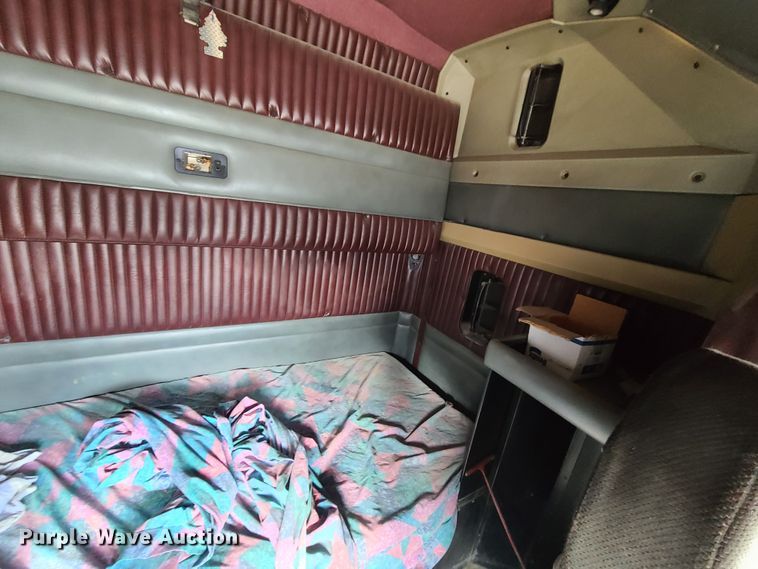 image for item IA9296 1997 Kenworth T600  semi truck