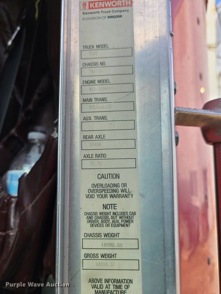 image for item IA9296 1997 Kenworth T600  semi truck