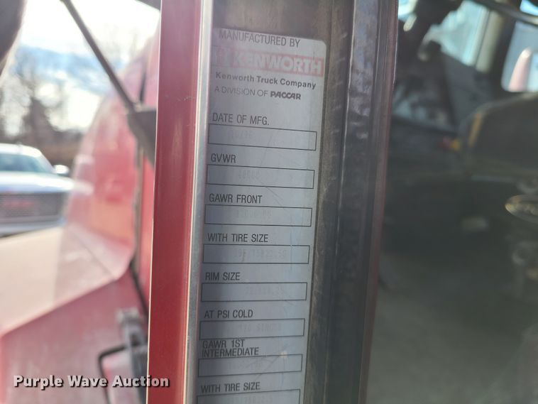 image for item IA9296 1997 Kenworth T600  semi truck