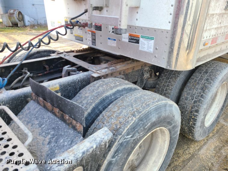 image for item IA9296 1997 Kenworth T600  semi truck