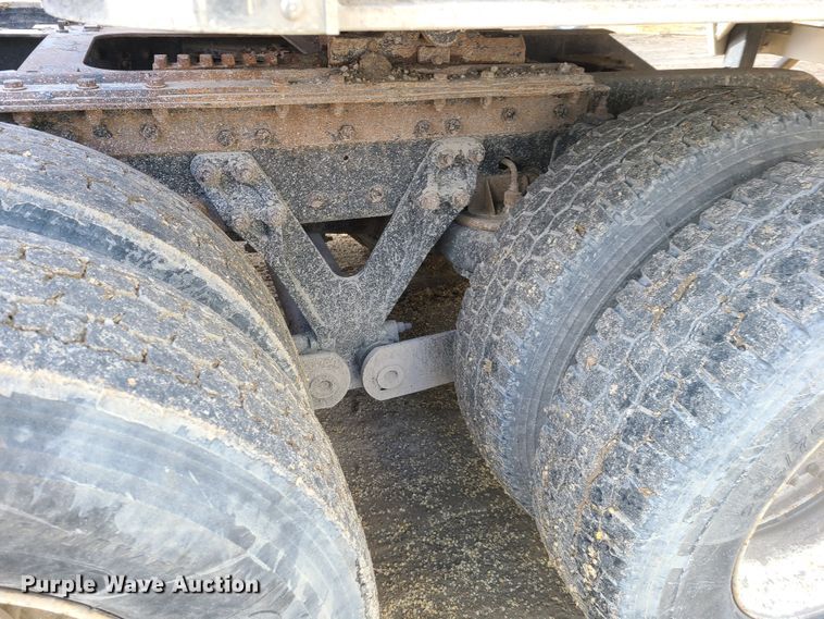 image for item IA9296 1997 Kenworth T600  semi truck