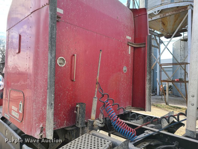 image for item IA9296 1997 Kenworth T600  semi truck